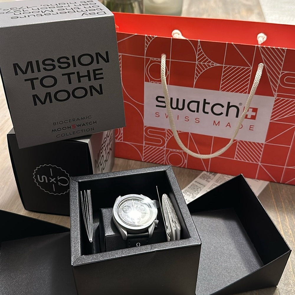 Swatch Omega Mission to the Moon 100% authentic from Swatch 3/4/2024